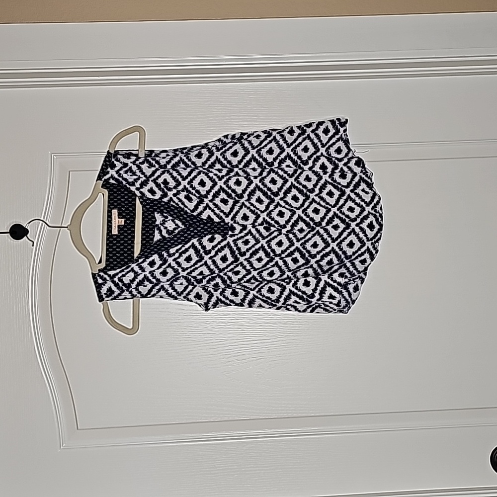 Sleeveless V-Neck Blouse Navy Blue & White pattern Size L